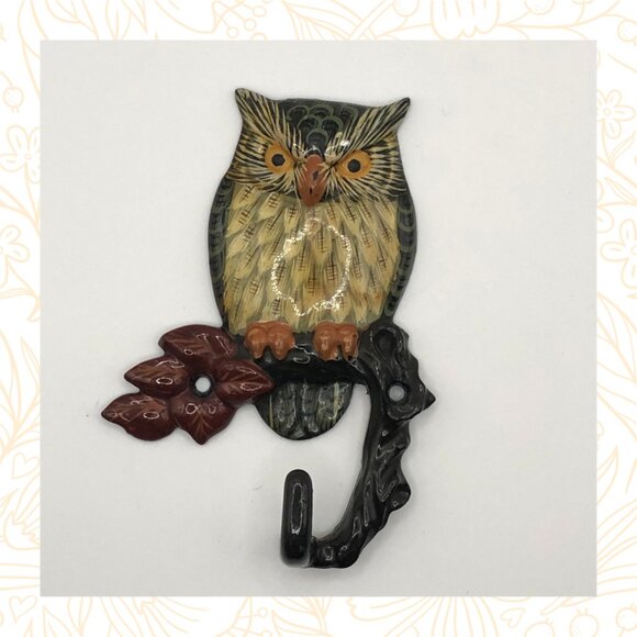 Pair of Plastic Owl Wall Hooks - Picture 3 of 4